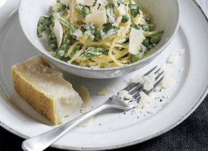 Fruehlingspasta mit Parmesan